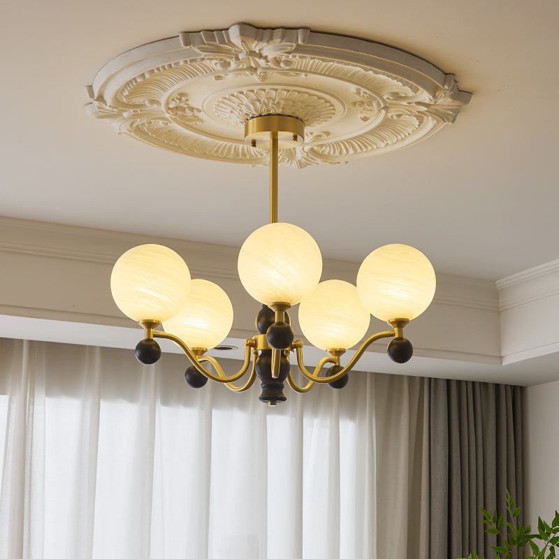 Ershaan elegantti vintage-tyylinen pallomainen messinki- ja puukattokruunu