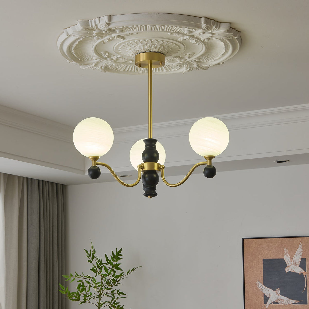 Ershaan elegantti vintage-tyylinen pallomainen messinki- ja puukattokruunu