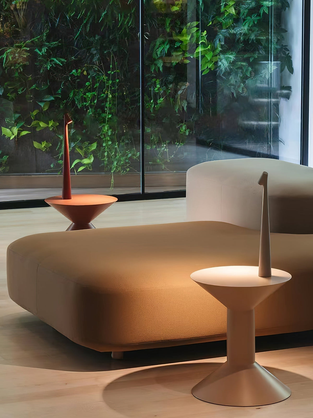 Candeeiro de mesa Nirerora minimalista em acrílico