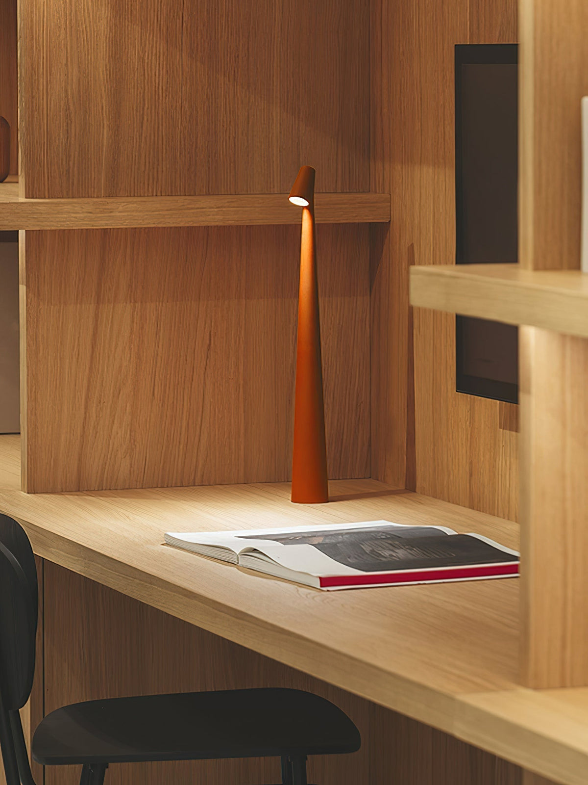 Candeeiro de mesa Nirerora minimalista em acrílico