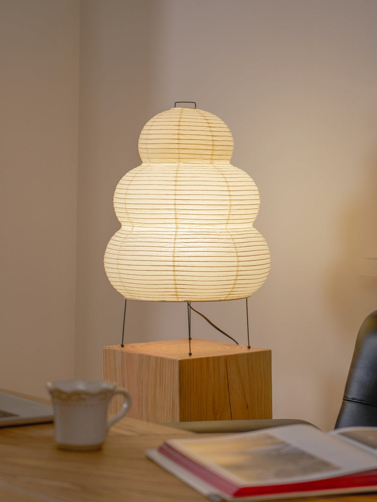 Candeeiro de mesa Tranquilux em papel de inspiração japonesa