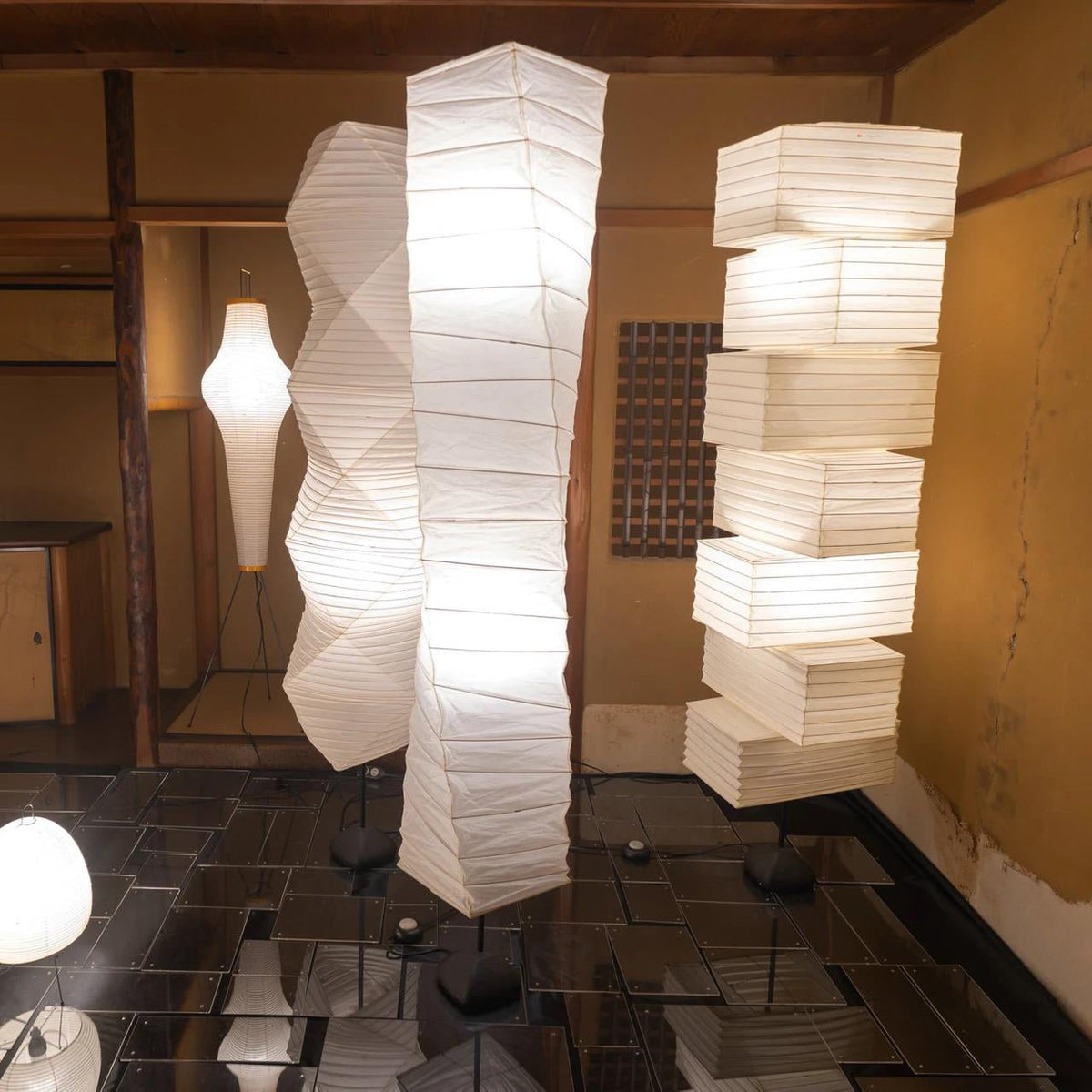 Avara golvlampa i papper