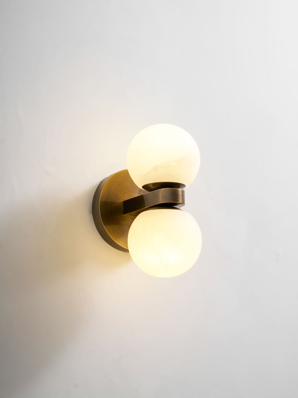 Lumenor Alabaster Celestia vägglampa i klotform