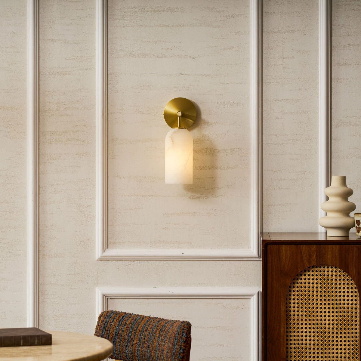 Albelaine pelarformad vägglampa i alabaster