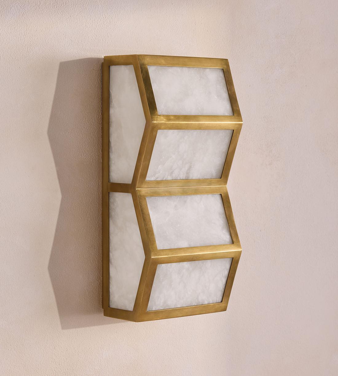 Eiruette vägglampa i alabaster med kaskaddesign