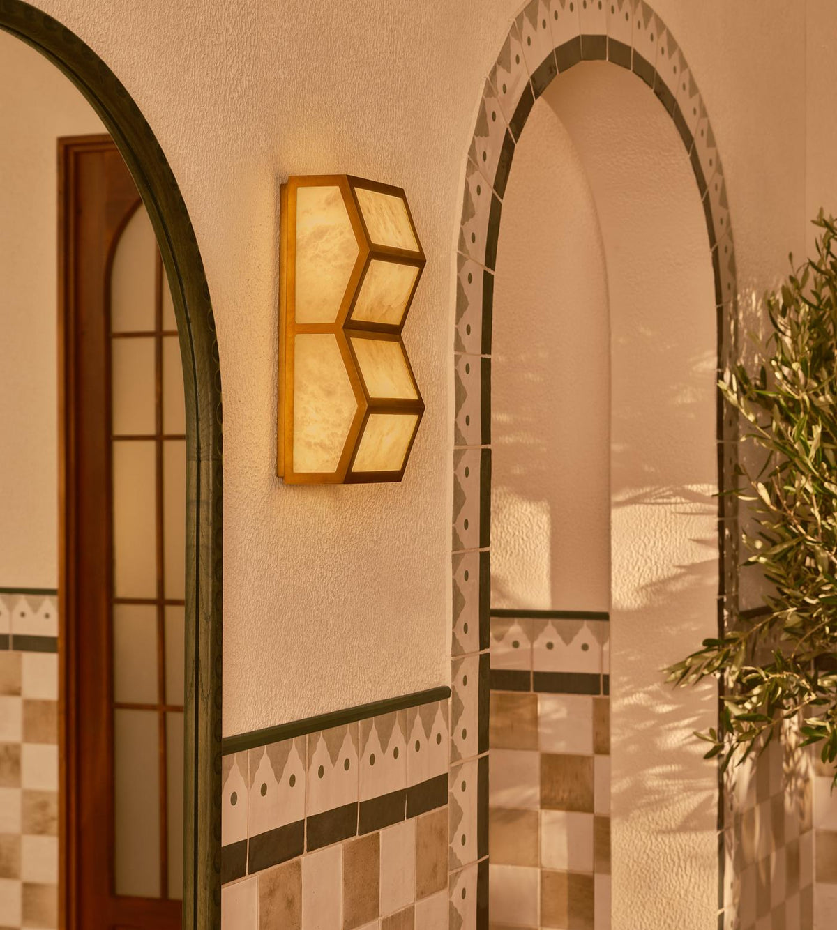 Eiruette vägglampa i alabaster med kaskaddesign