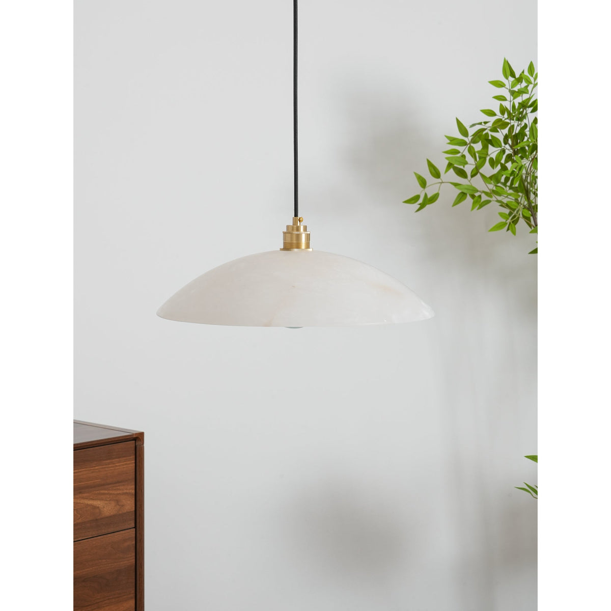 Ezriel pendellampa i alabaster