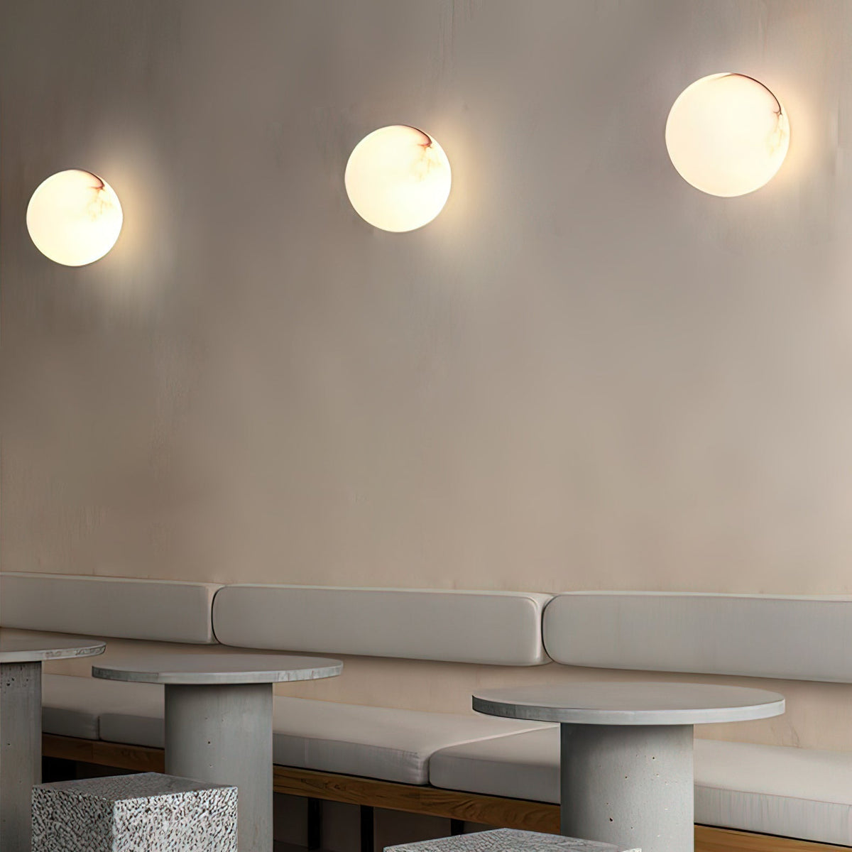 Navo mini-klotformad vägglampa i alabaster