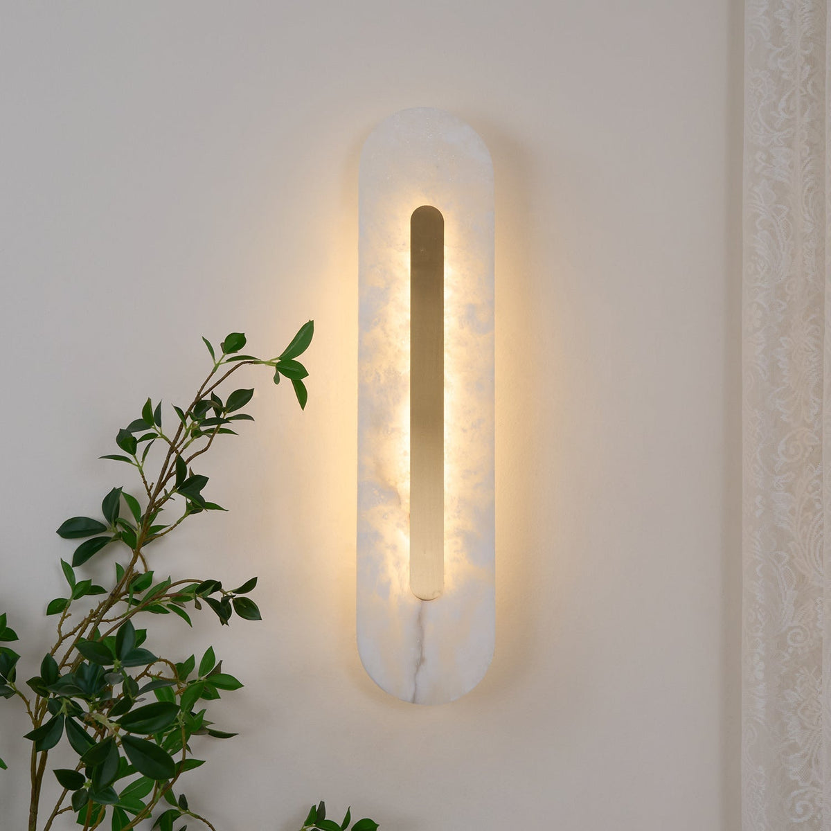 Selvia minimalistisk vägglampa i alabaster