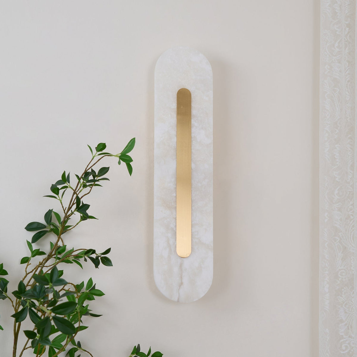 Selvia minimalistisk vägglampa i alabaster