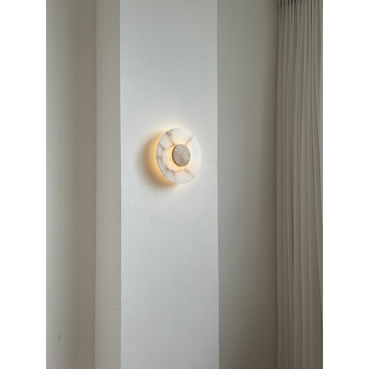 Rauduvyi moderne minimalistisk alabastervæglampe