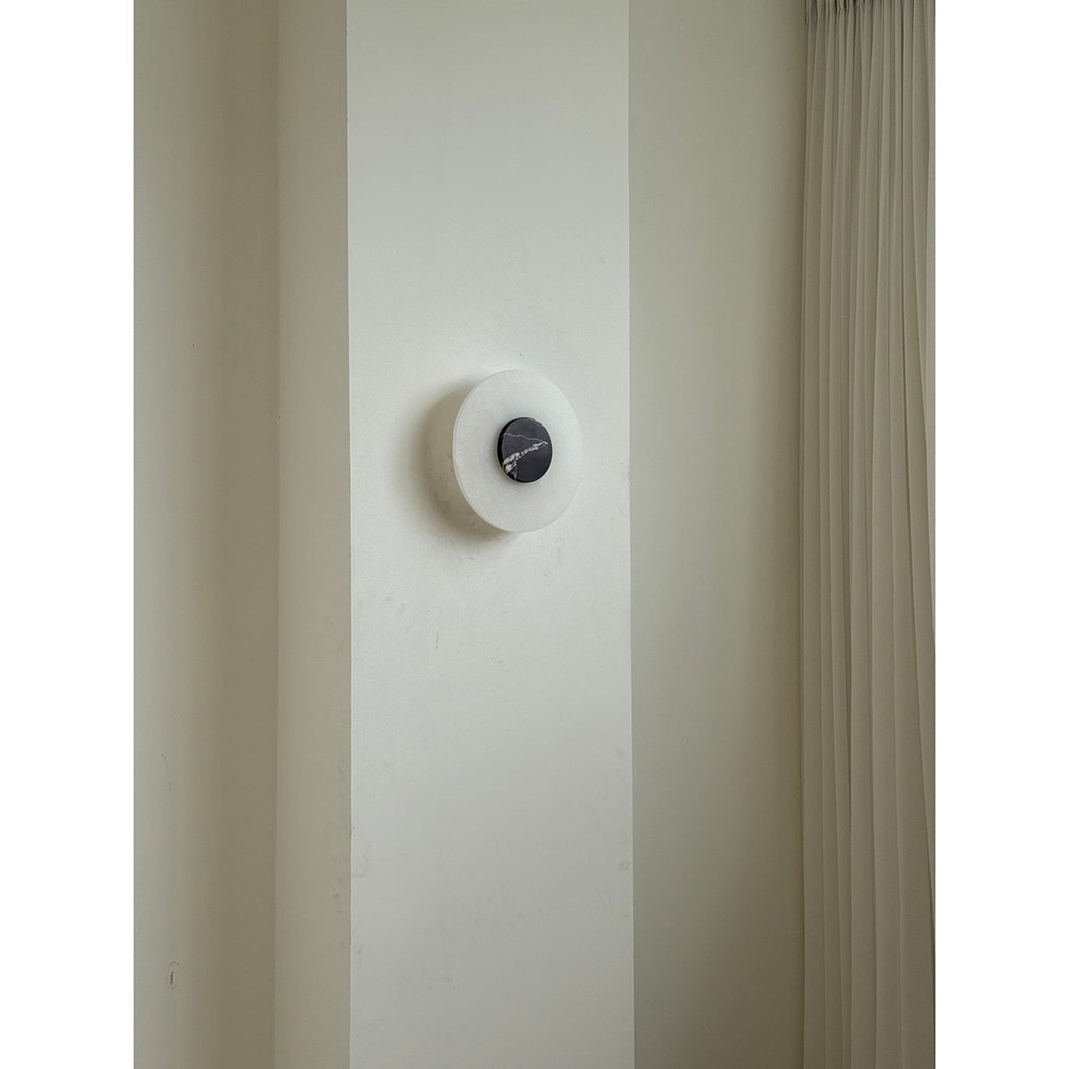 Rauduvyi moderne minimalistisk alabastervæglampe