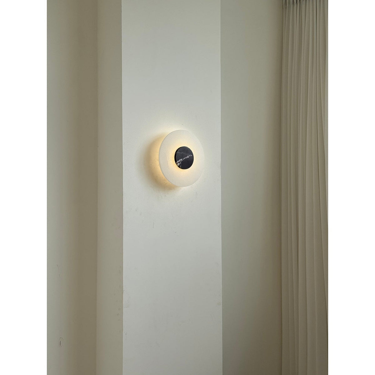 Rauduvyi moderne minimalistisk alabastervæglampe