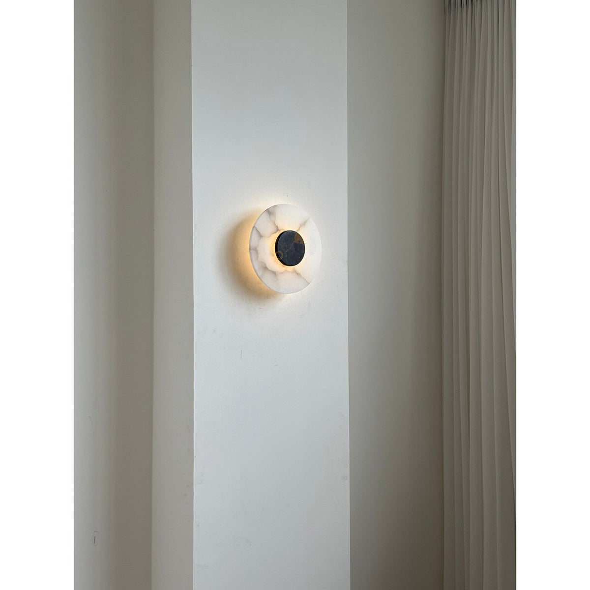 Rauduvyi moderne minimalistisk alabastervæglampe
