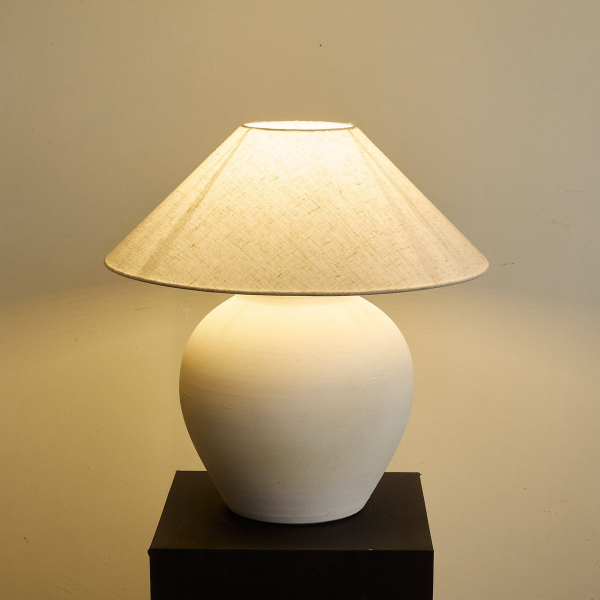 Clay minimalistisk konformad bordslampa