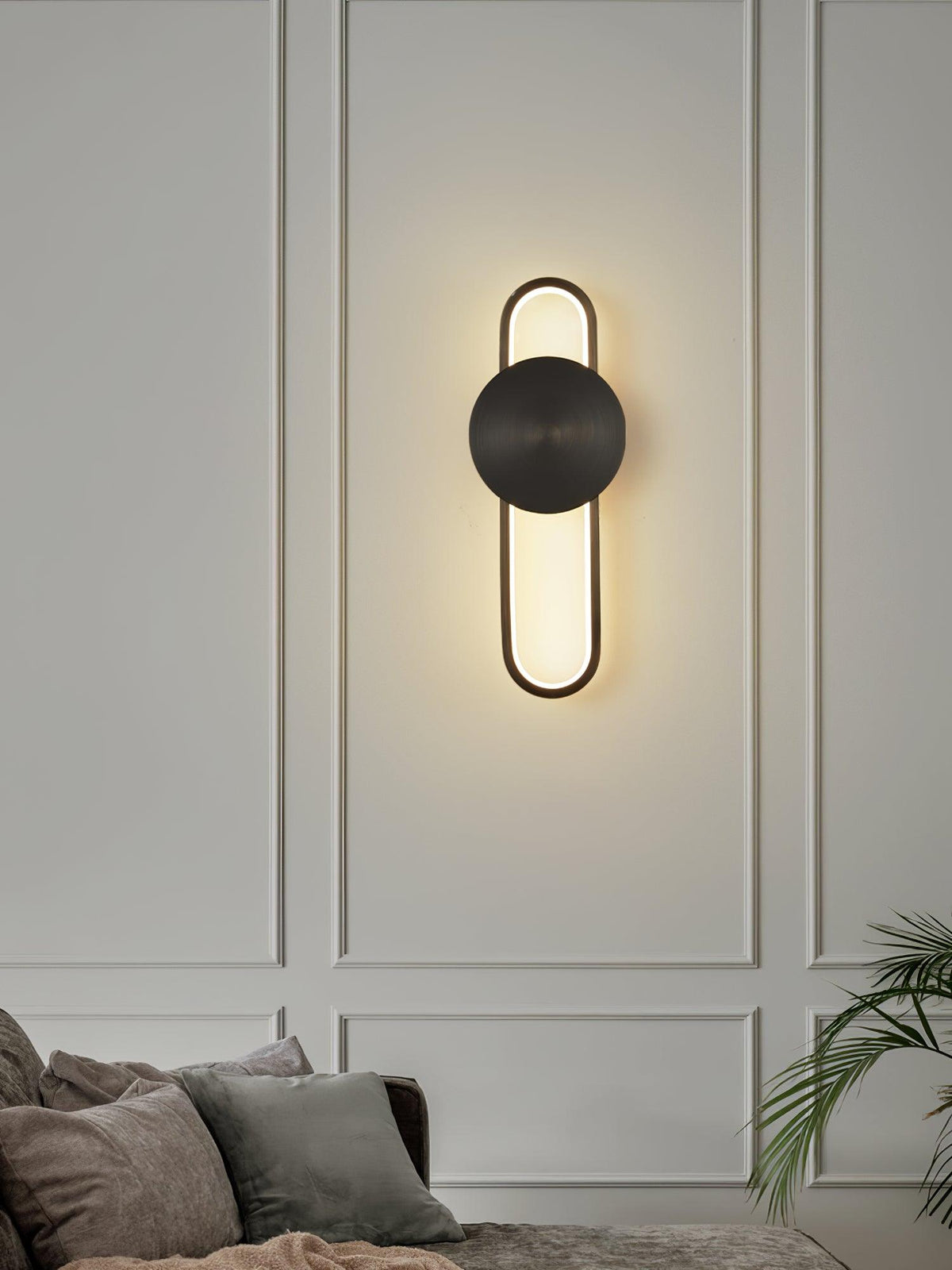 Candeeiro de parede Orieniella moderno e minimalista em latão