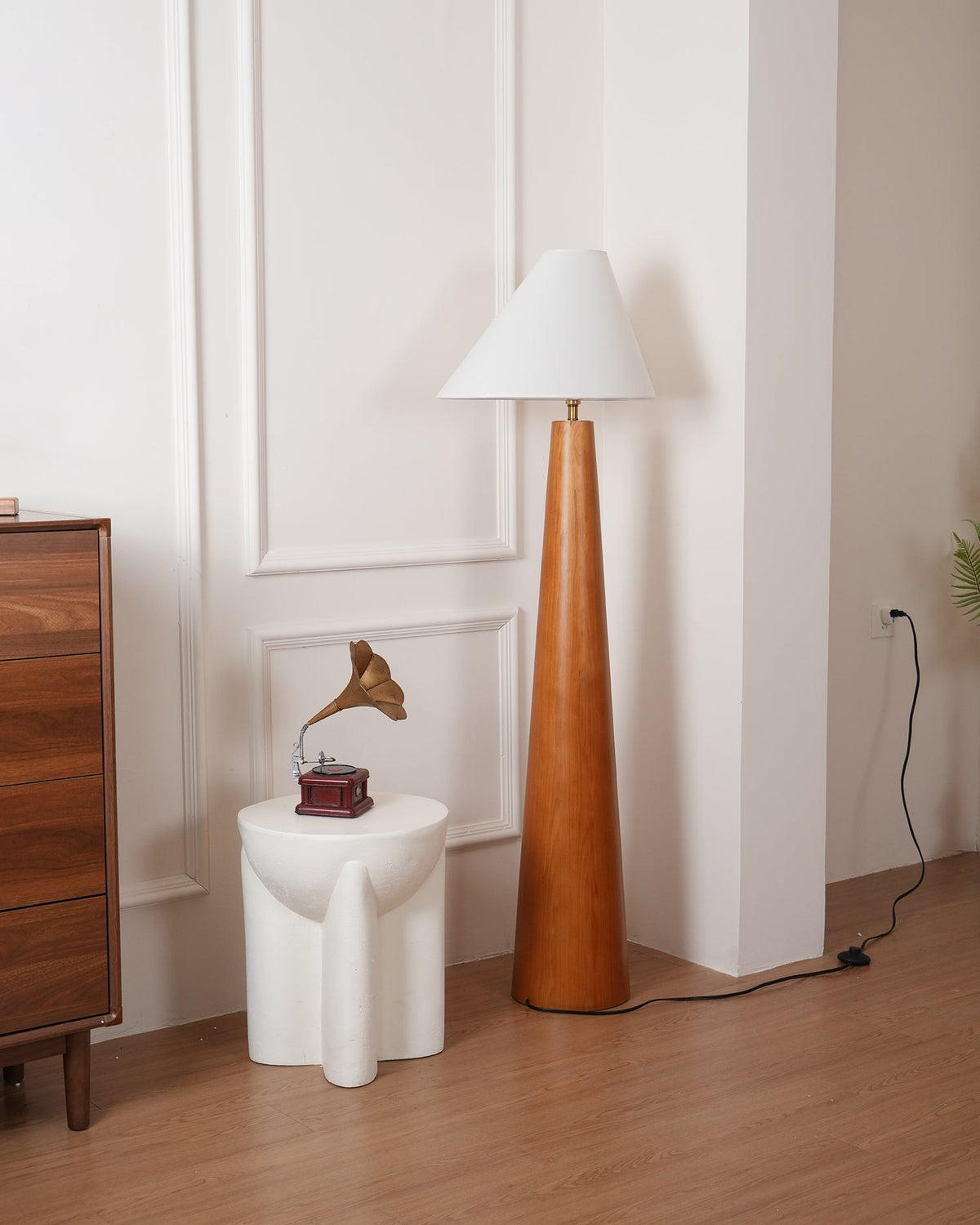 Pinnacle minimalistisk gulvlampe i træ