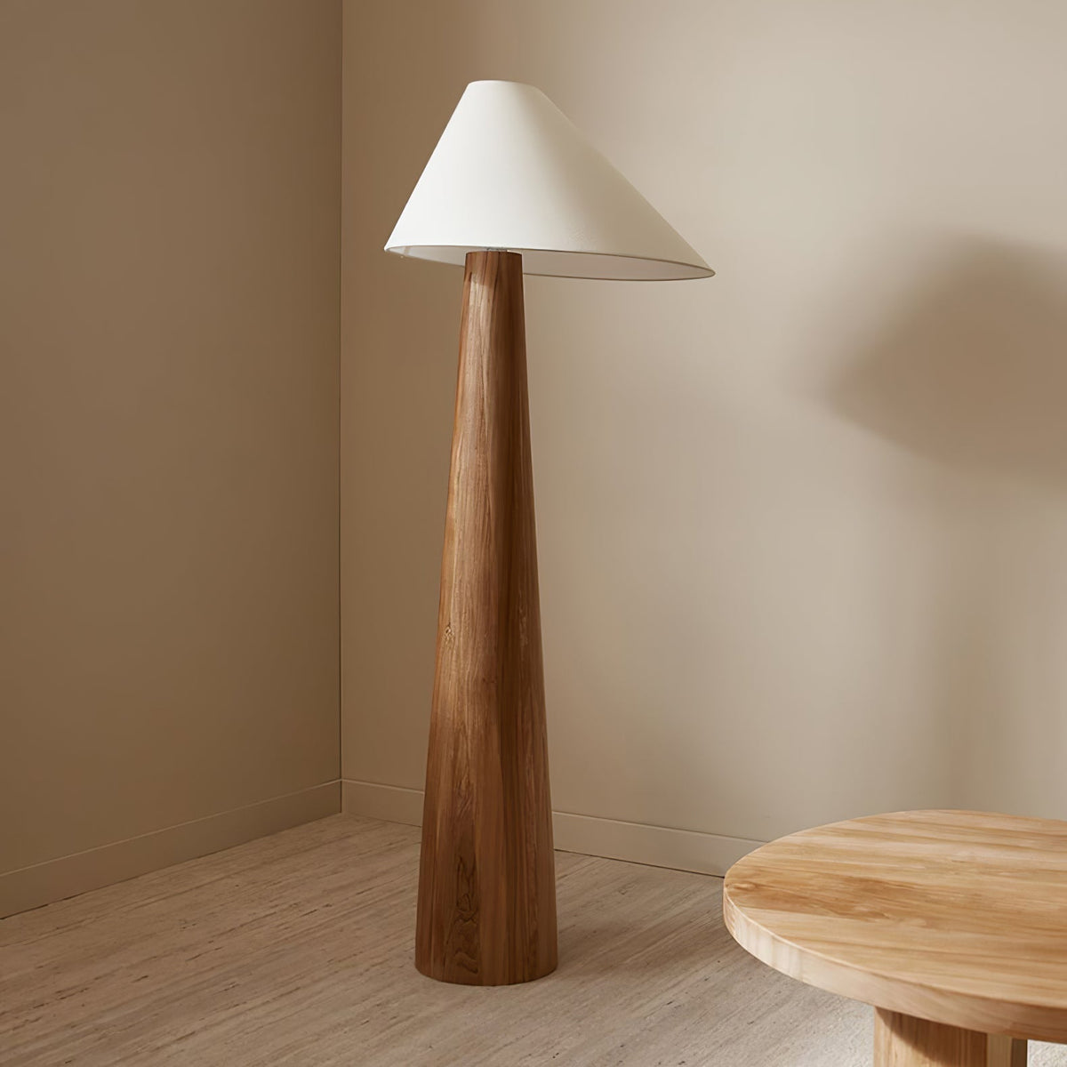 Pinnacle minimalistisk gulvlampe i træ