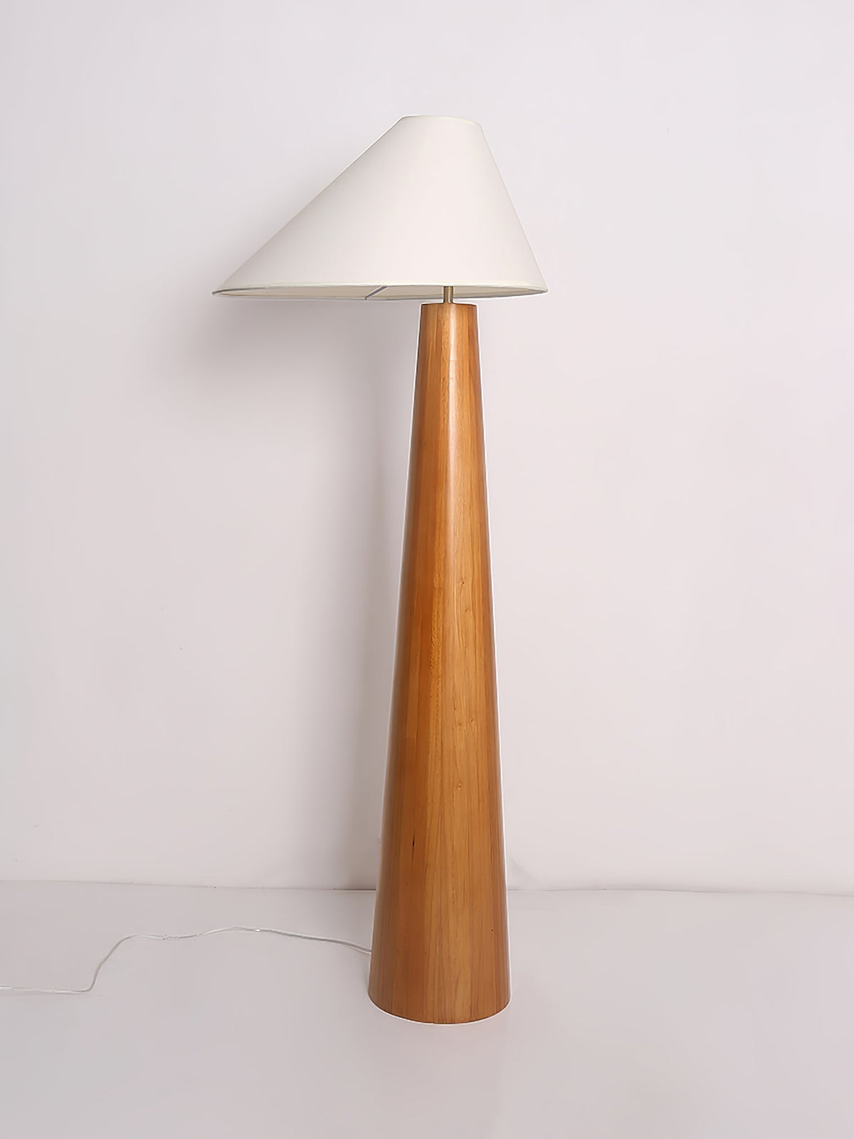 Pinnacle minimalistisk gulvlampe i træ
