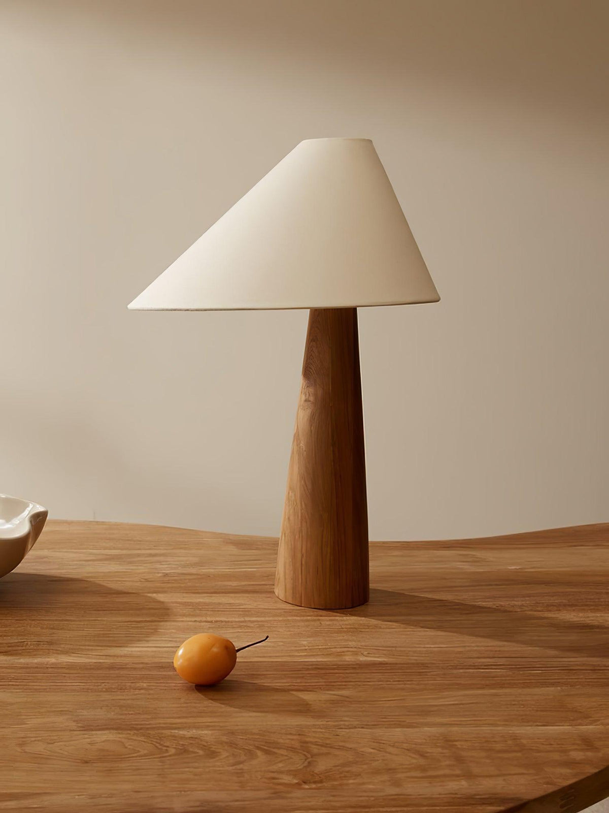 Mirose rustik bordslampa i trä och textil