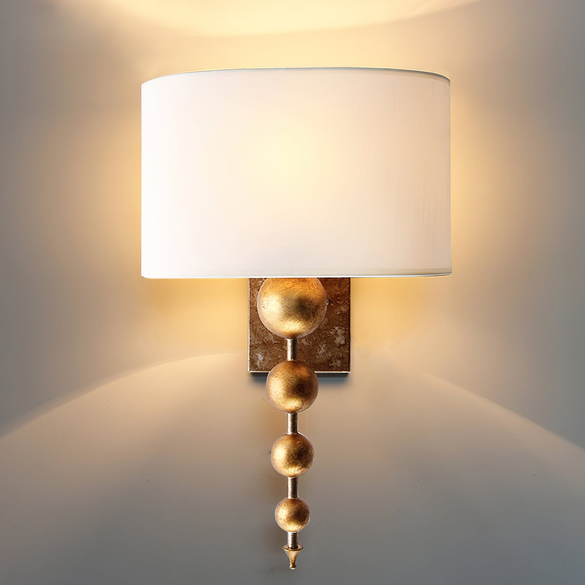Eirikuvyn premium modern vägglampa i metall och tyg