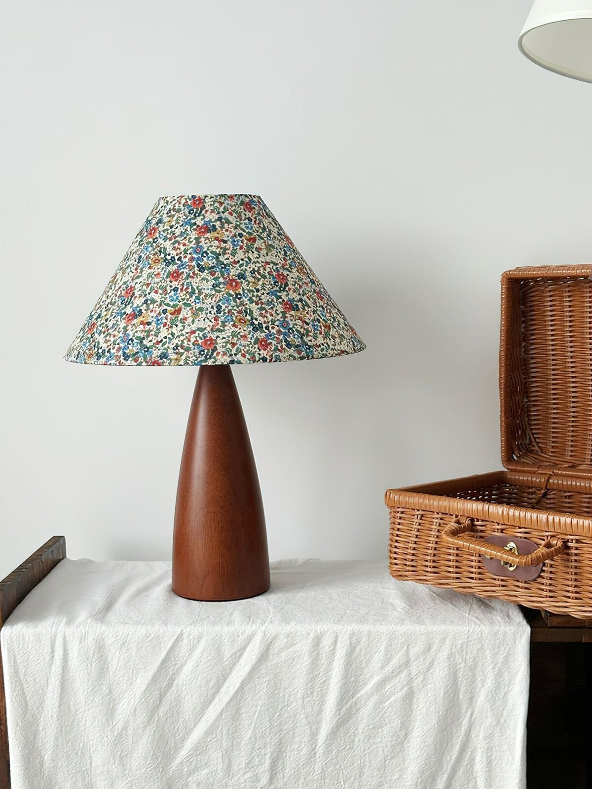 Ber vintage træbordlampe