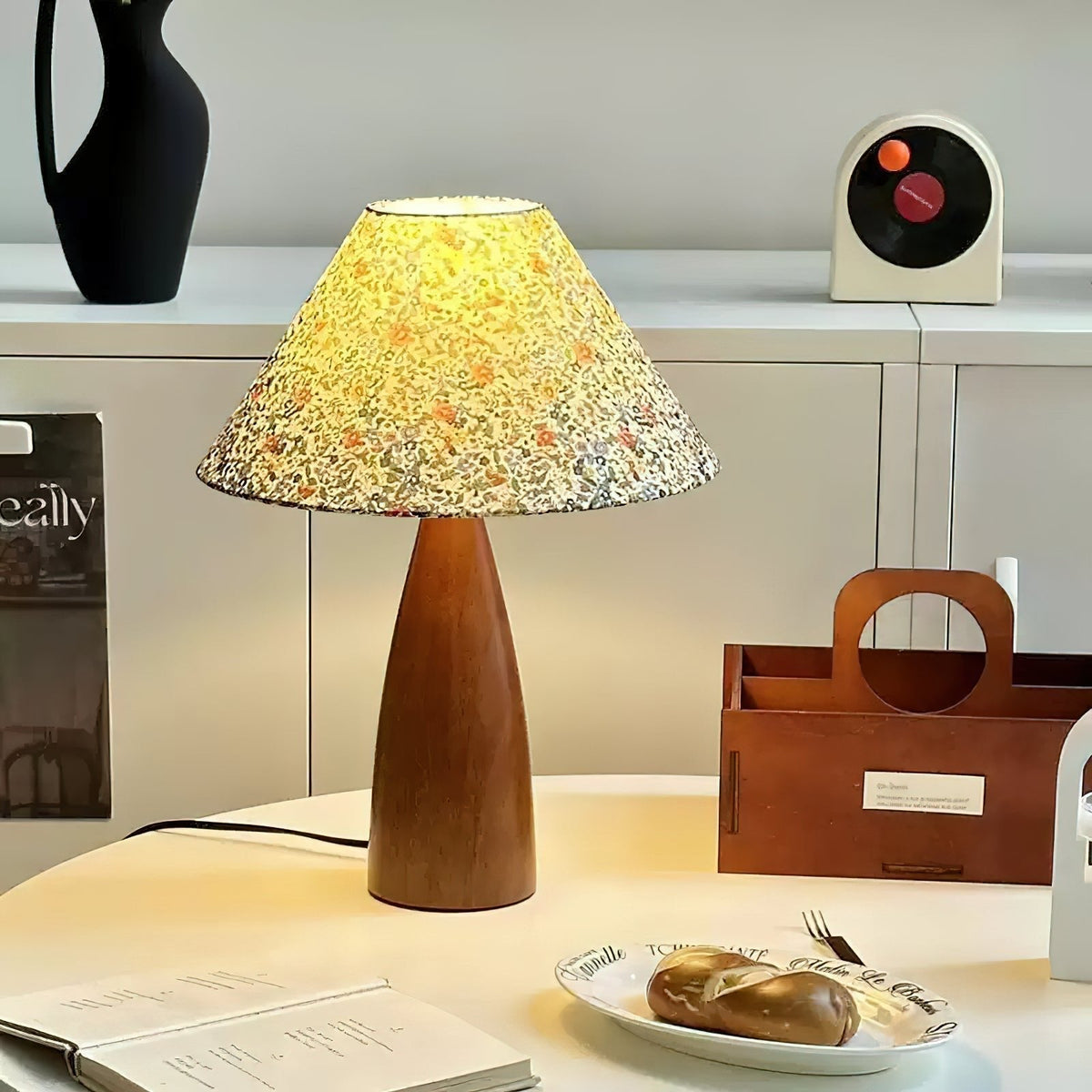 Ber vintage-tyylinen puupöytävalaisin