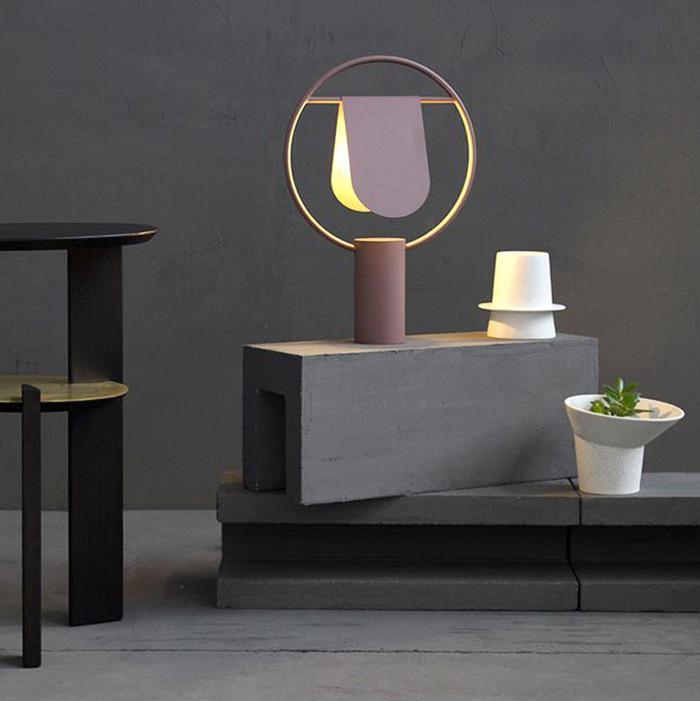 Abigail moderne bordlampe