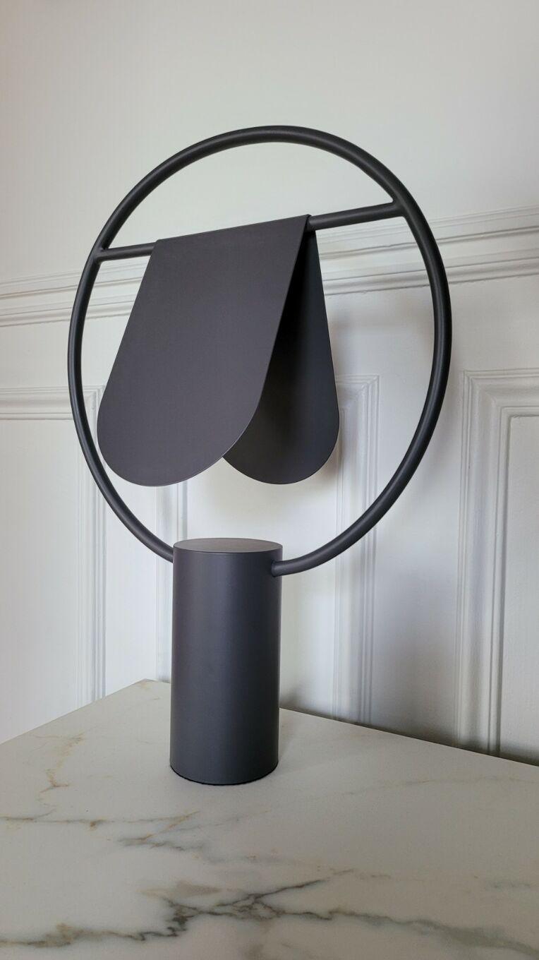 Abigail moderne bordlampe