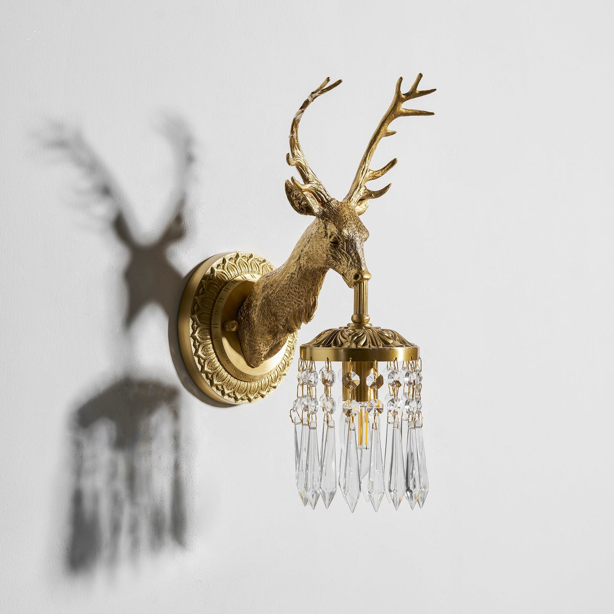 Vegg-lampi með hornum og kristal