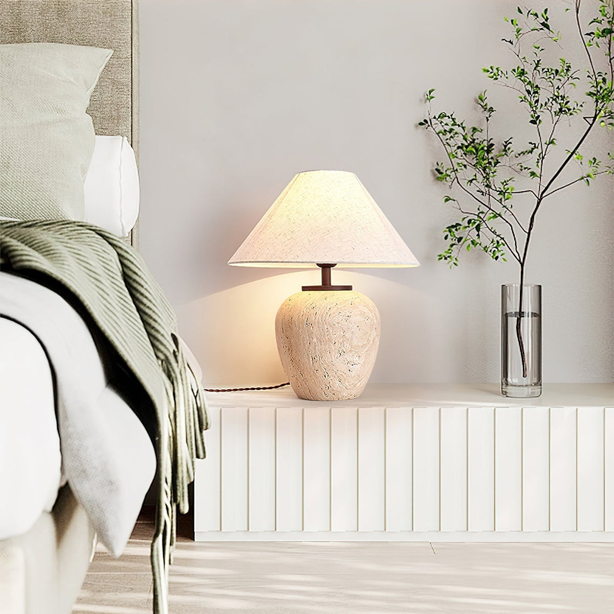 Cazorus kugleformet bordlampe i travertin