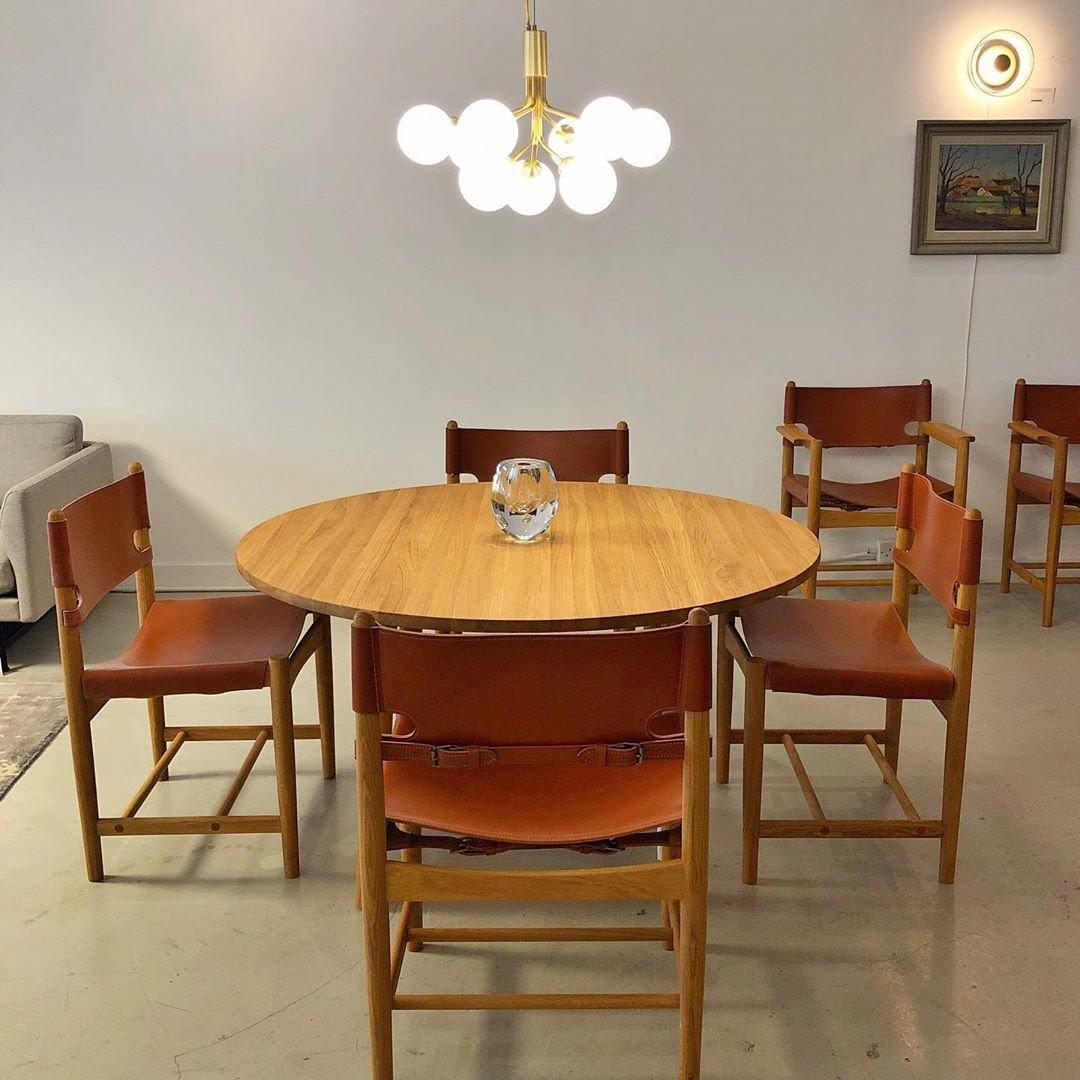 Eirelelle hengiljós með klasa af glerkúlum og eiri