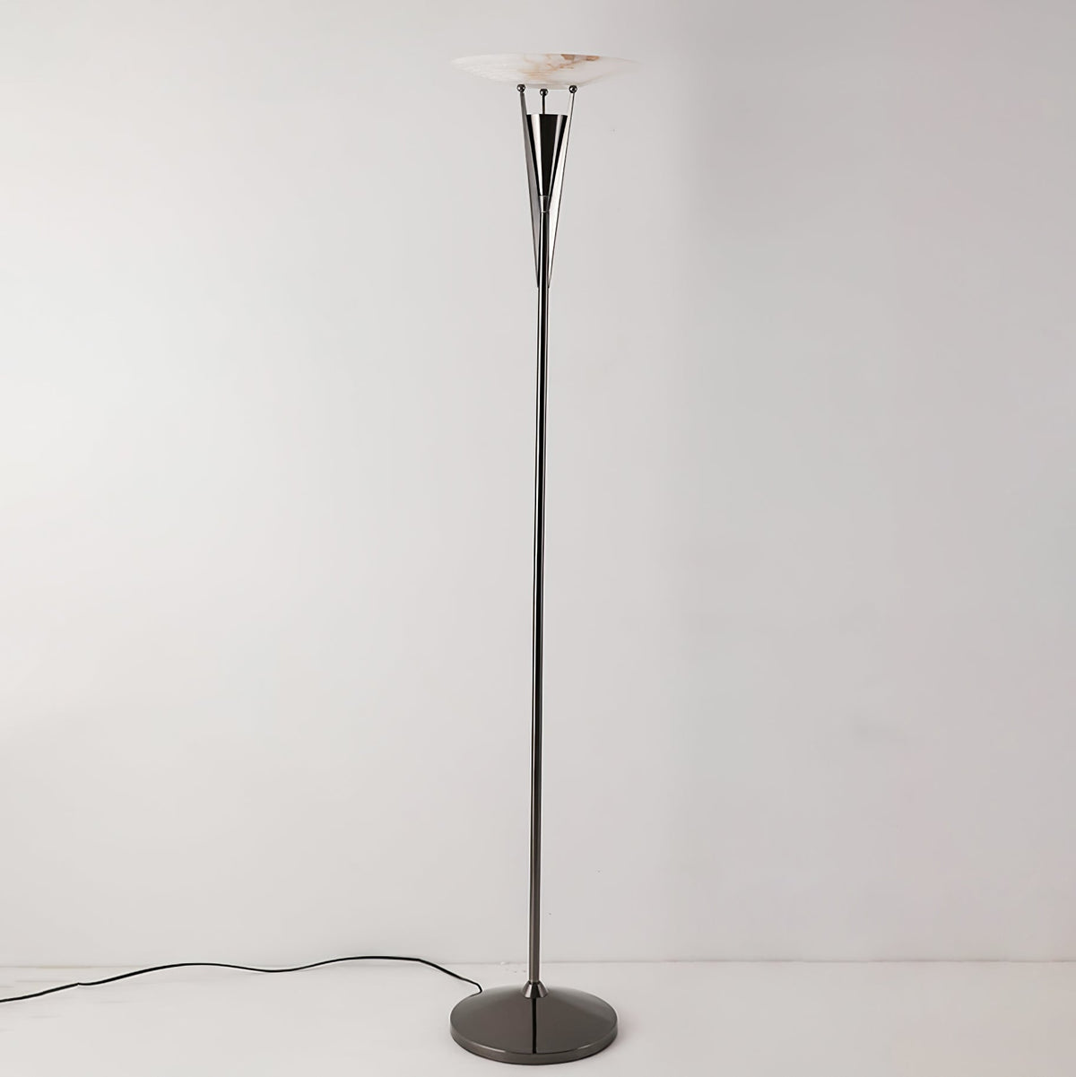Veloros konformad golvlampa i alabaster