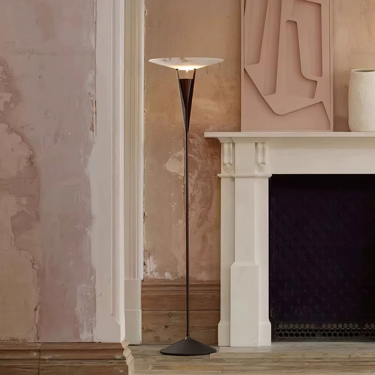 Veloros konformad golvlampa i alabaster