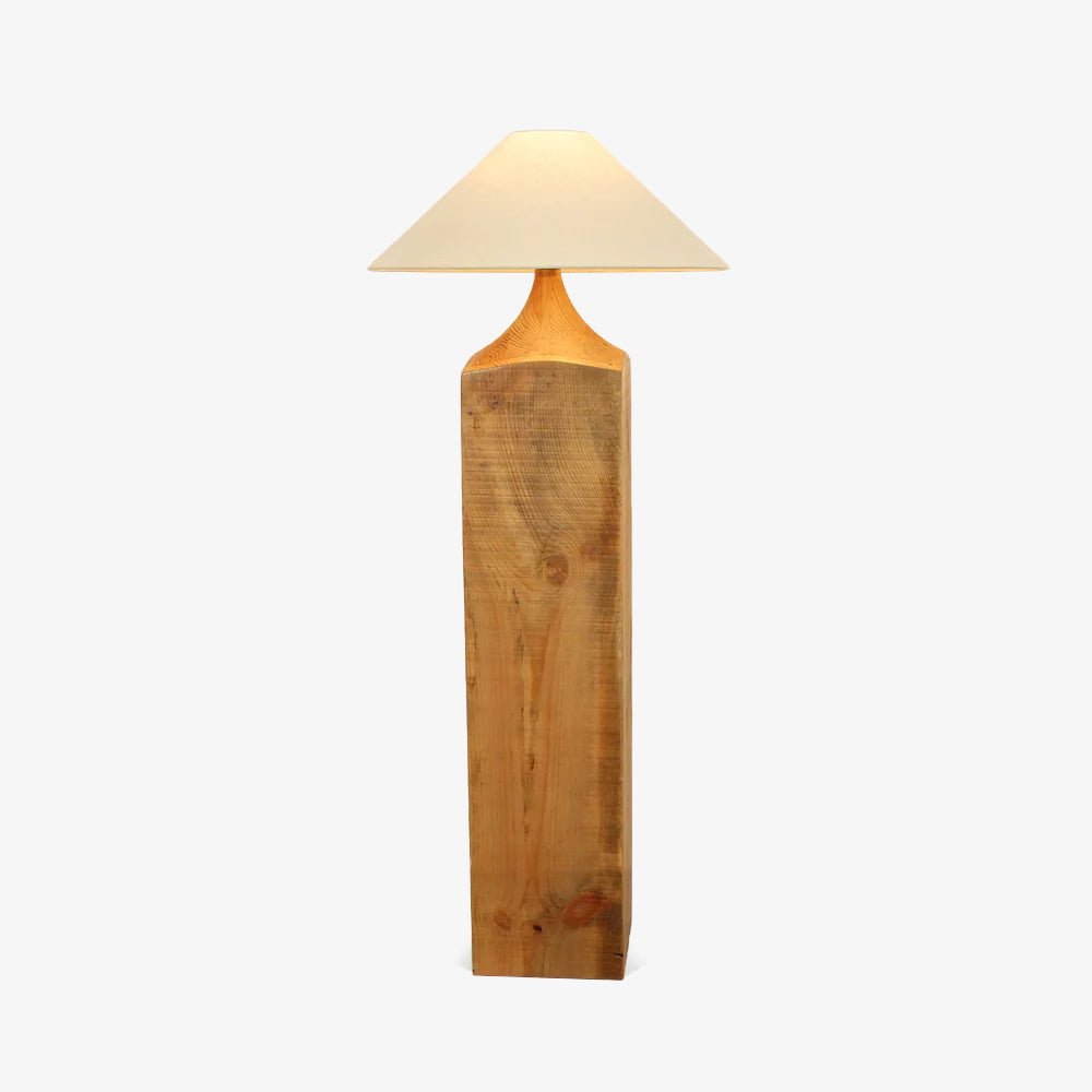 Rustica søjlegulvlampe i træ