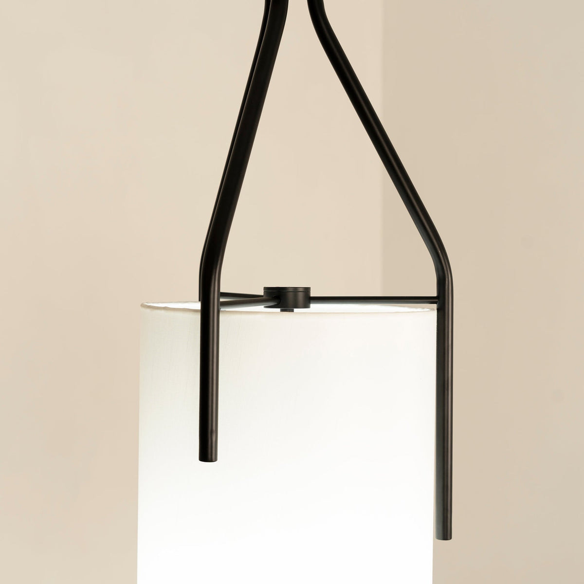 Cex moderne LED-lysekrone i messing med 3 lys