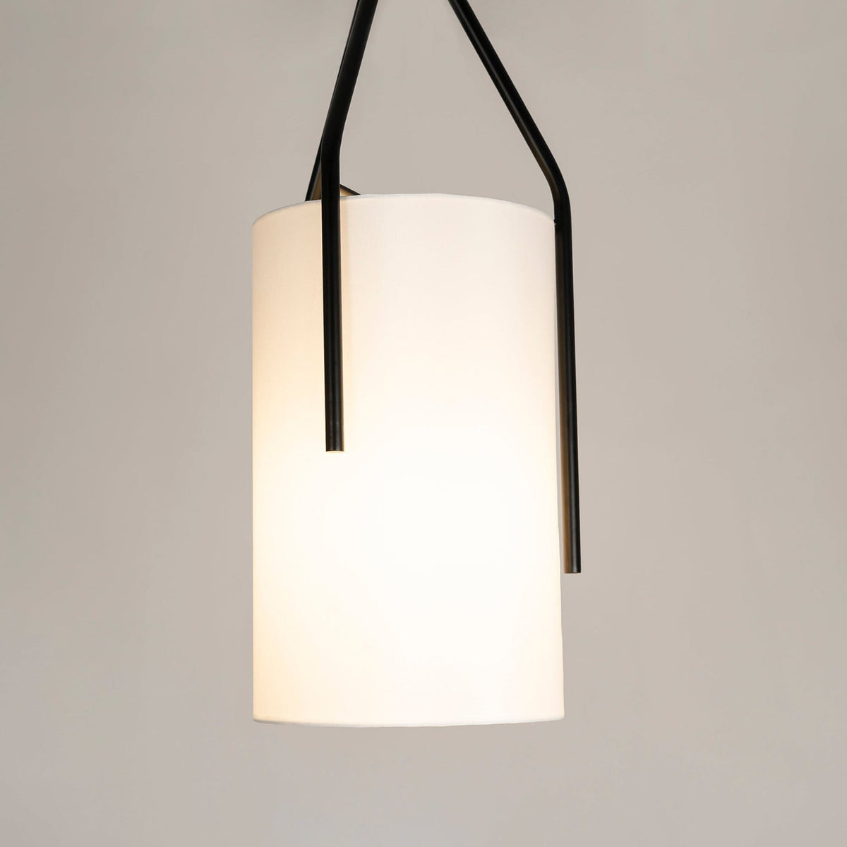 Cex moderne LED-lysekrone i messing med 3 lys