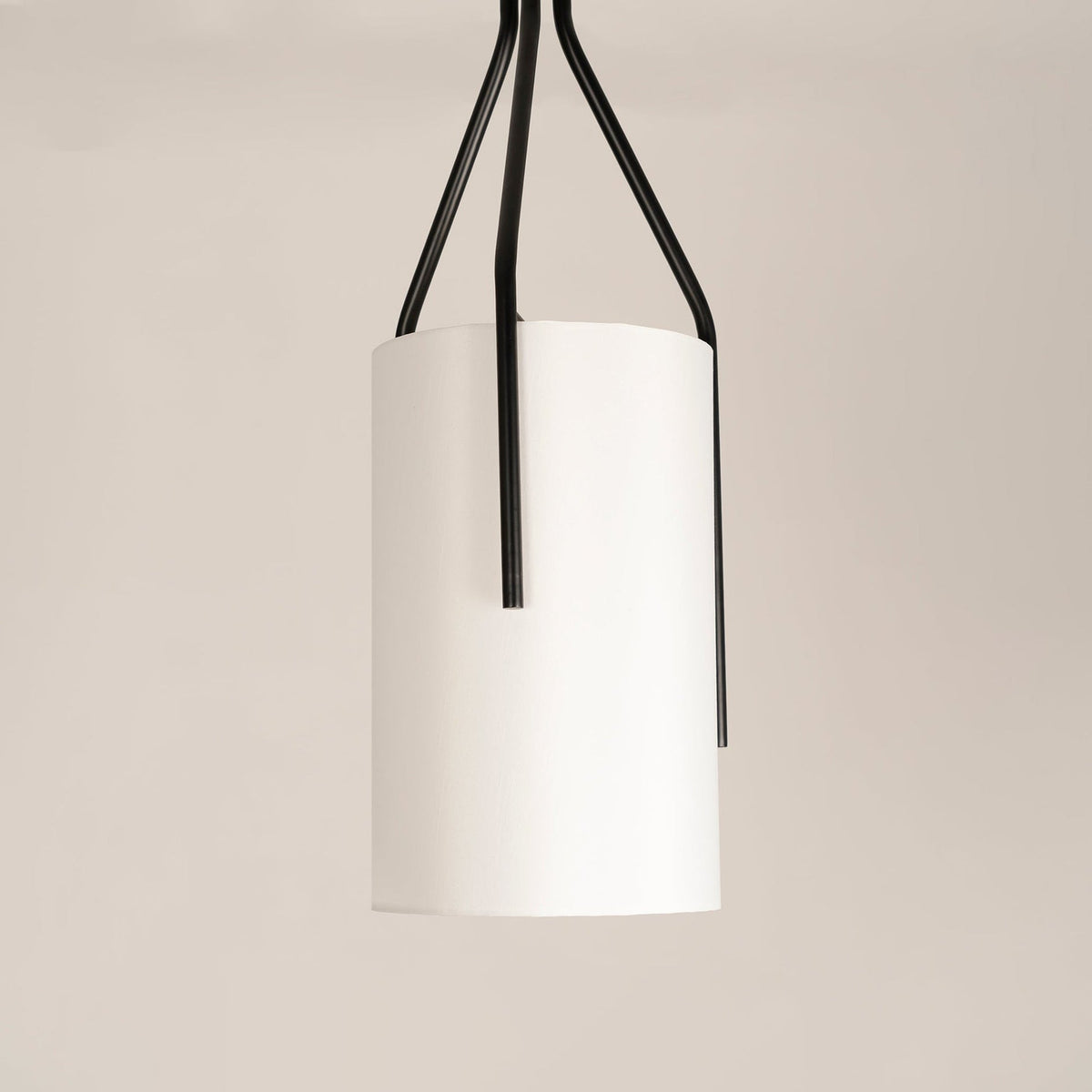 Cex moderne LED-lysekrone i messing med 3 lys