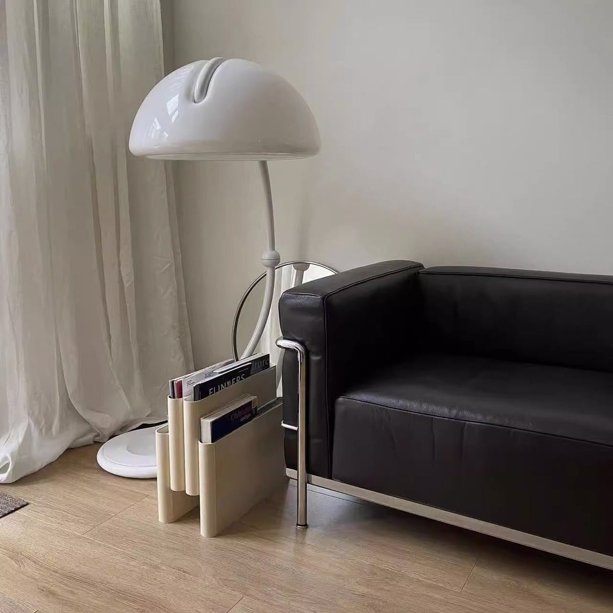 Valmere bågformad golvlampa med kupol