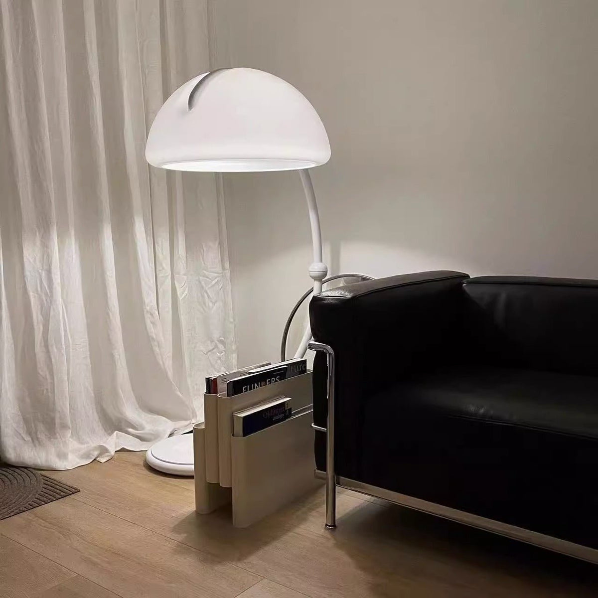 Valmere bågformad golvlampa med kupol