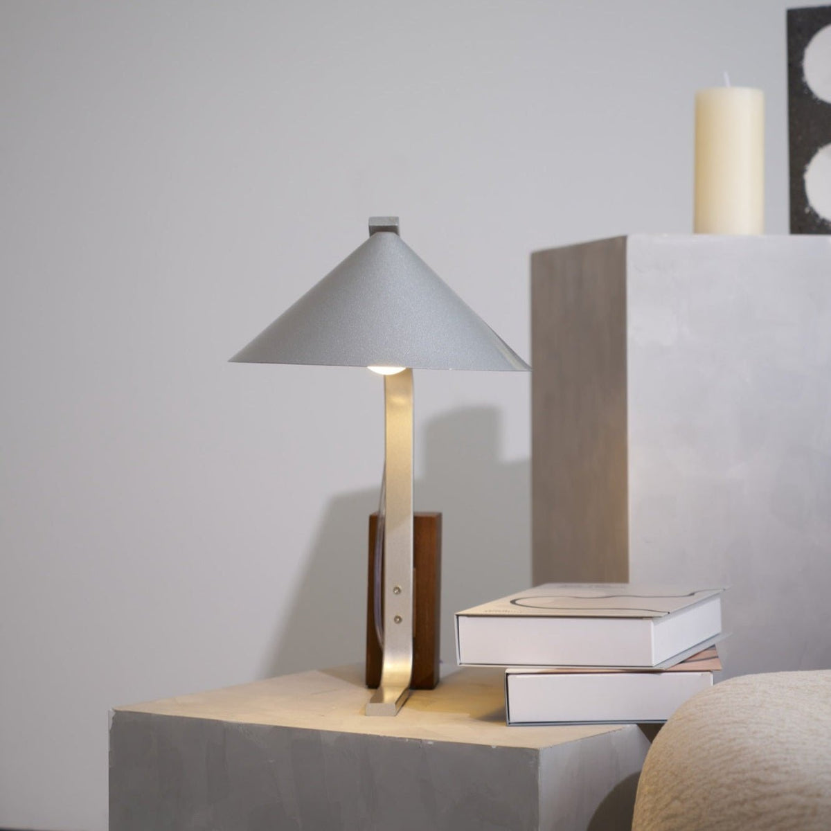 Ireld moderne bordlampe