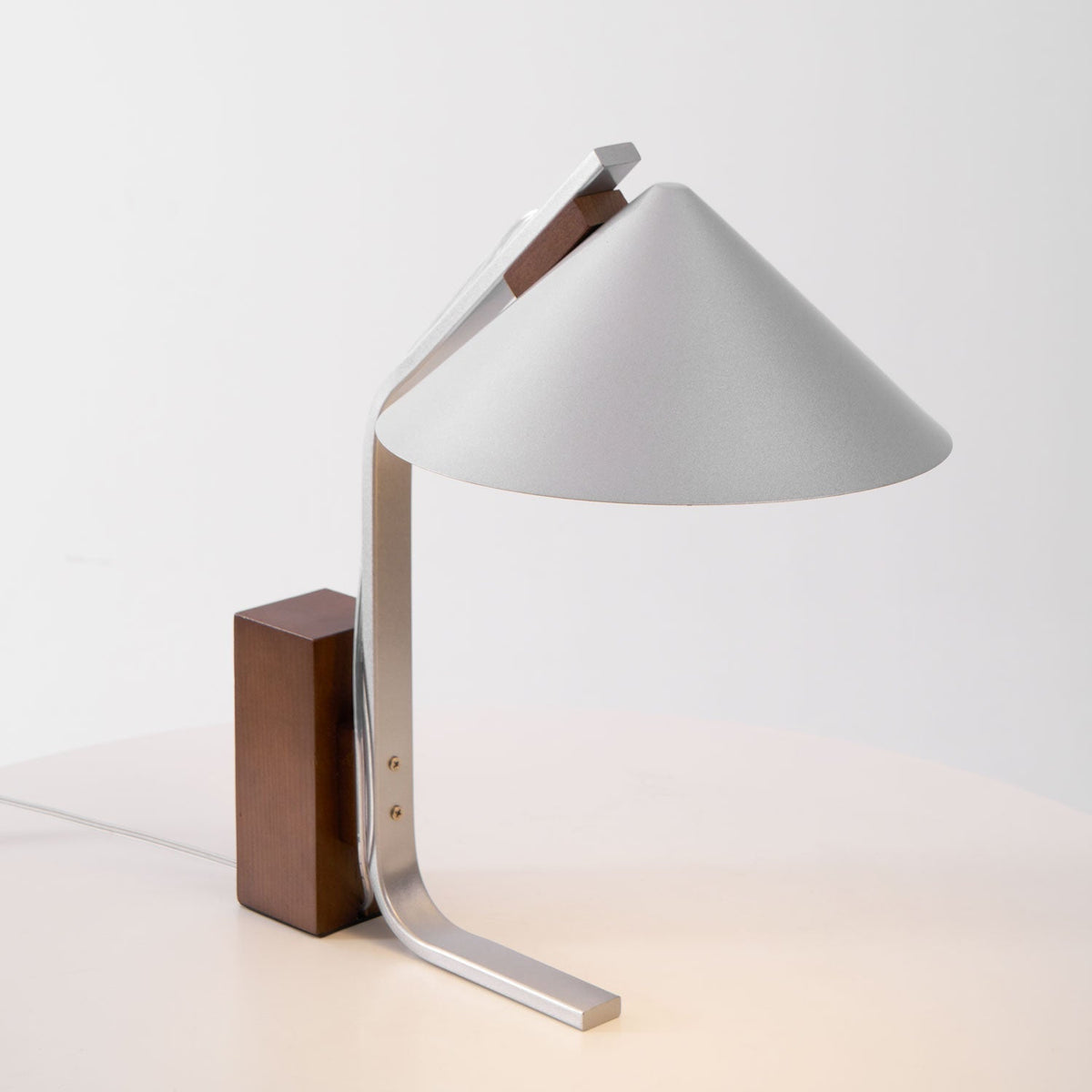 Ireld moderne bordlampe