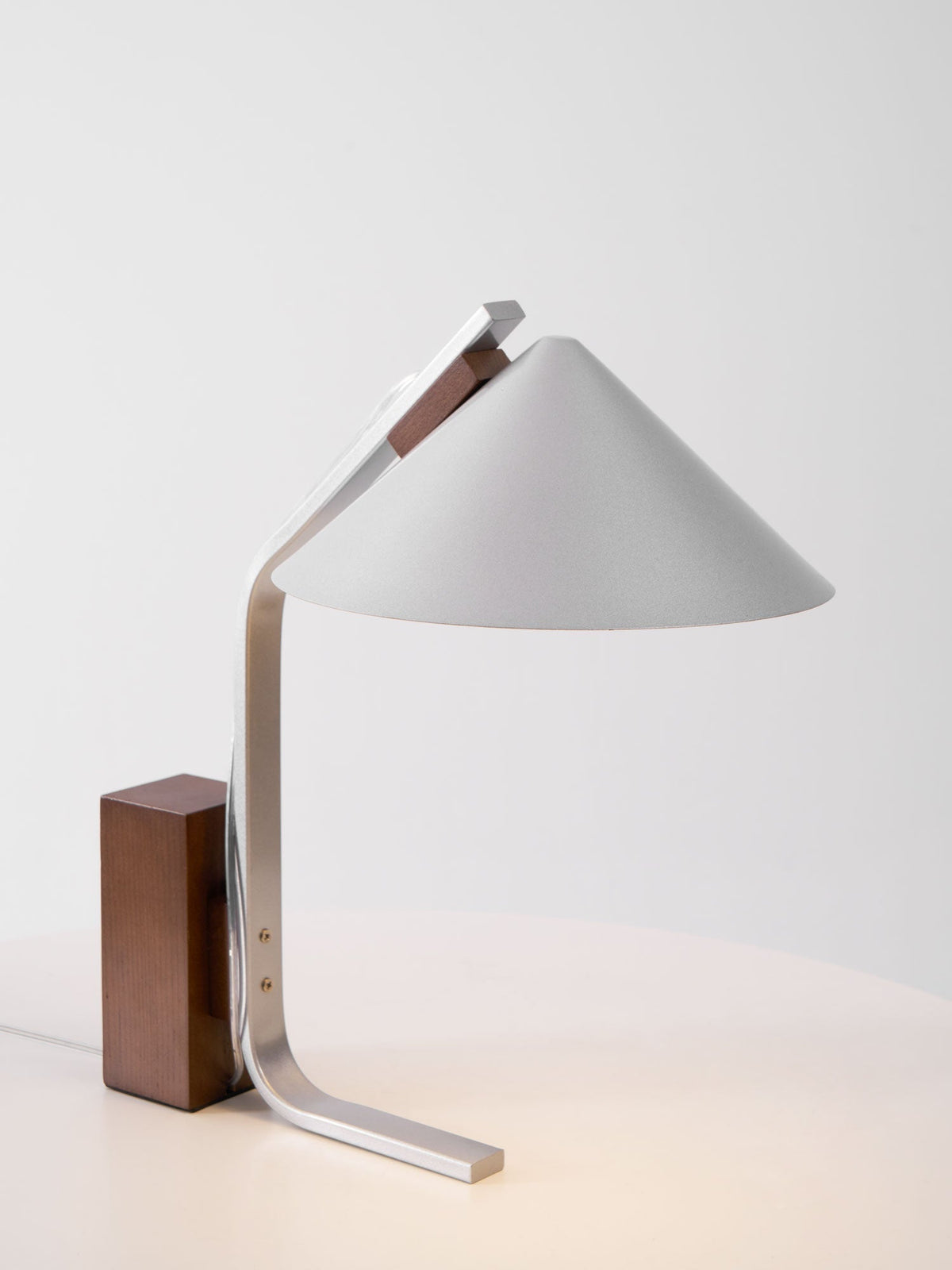 Ireld moderne bordlampe