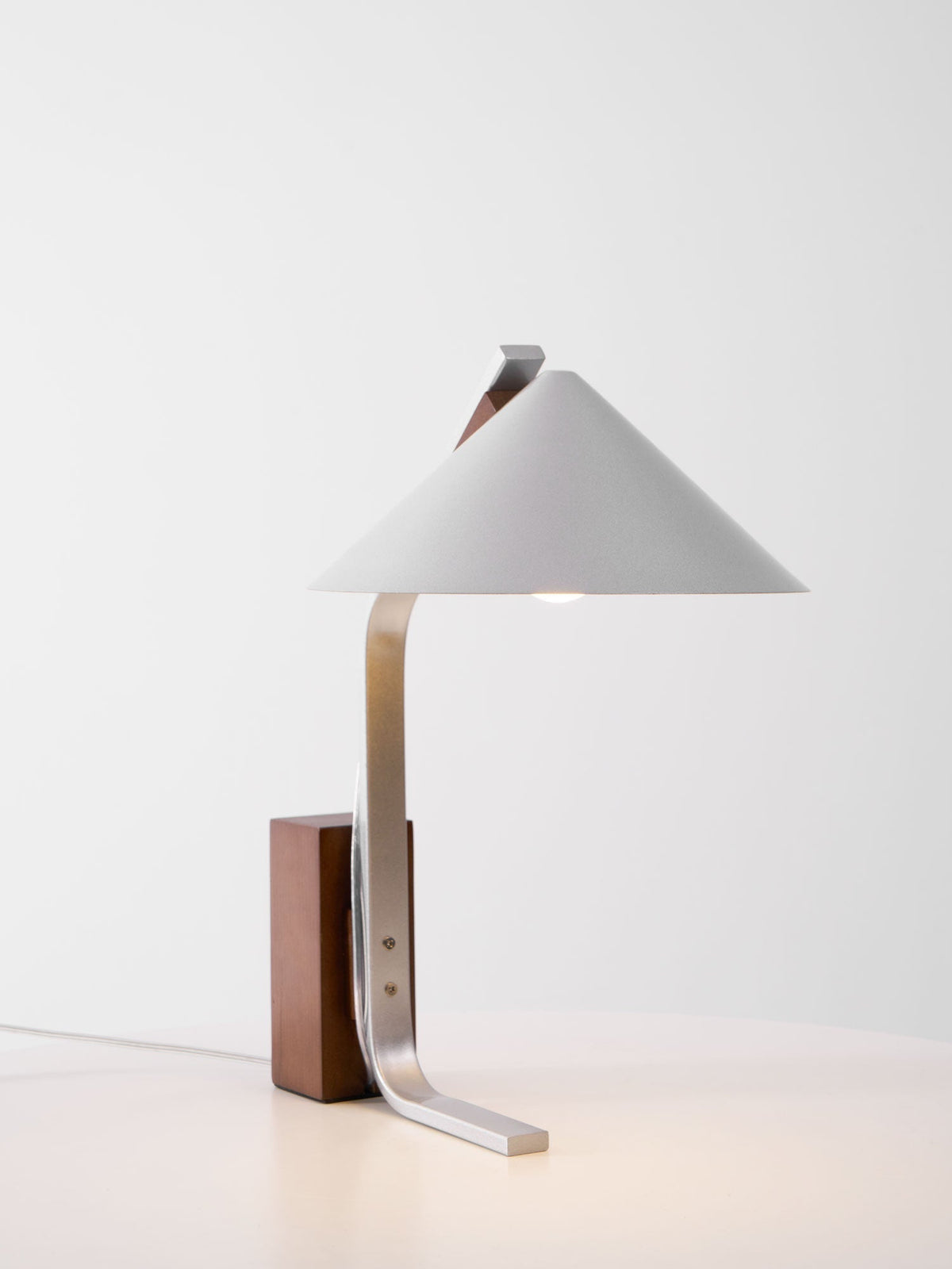 Ireld moderne bordlampe