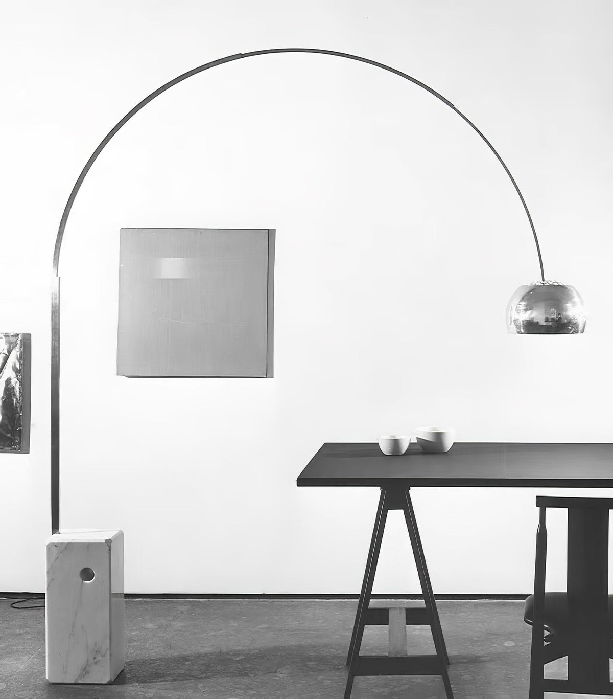 Alevra gulvlampe i stål og marmor