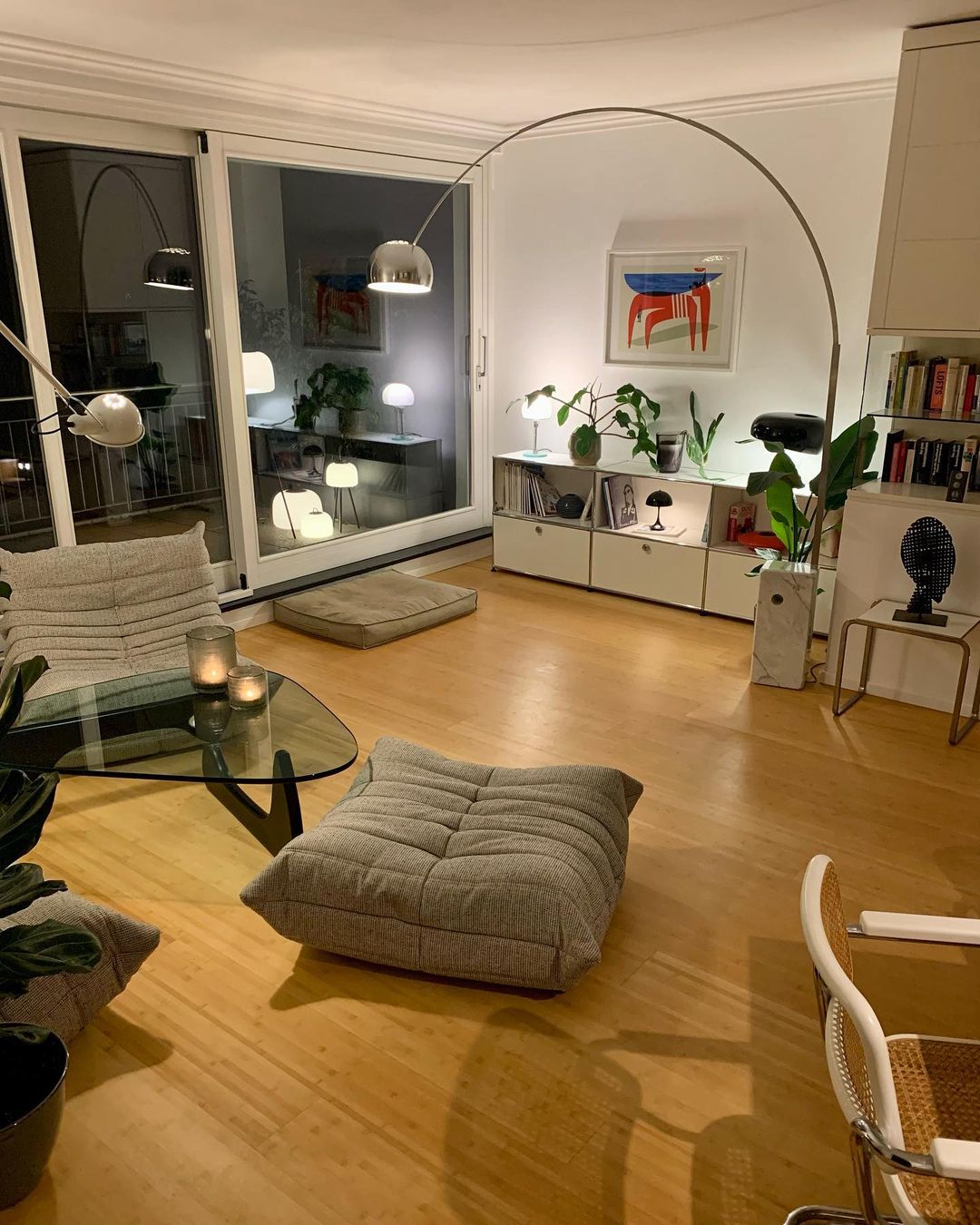Alevra gulvlampe i stål og marmor
