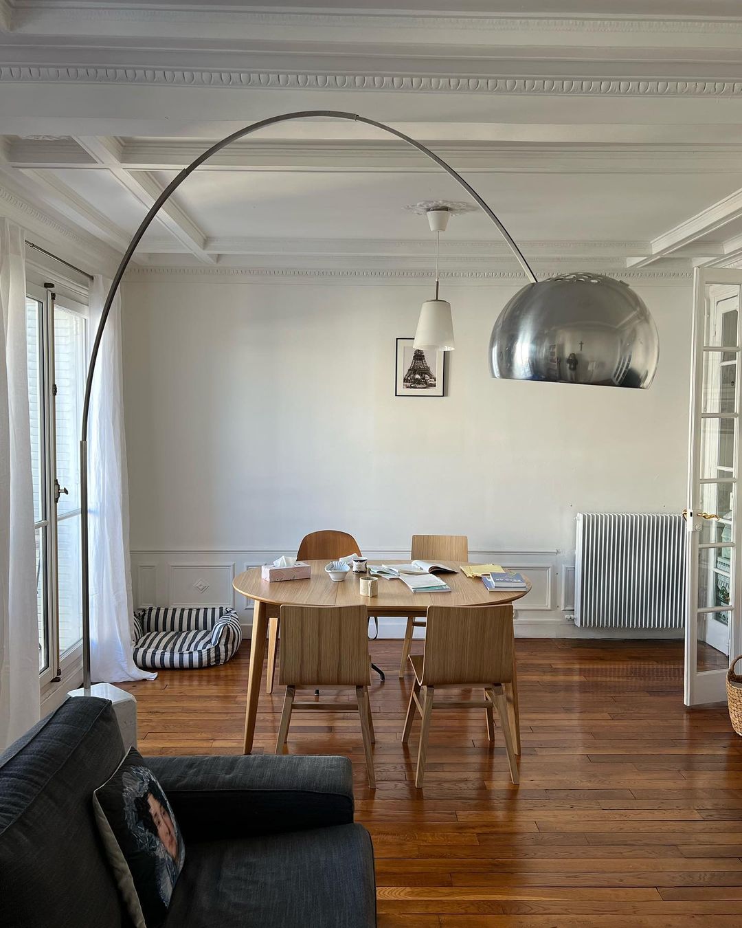 Alevra gulvlampe i stål og marmor