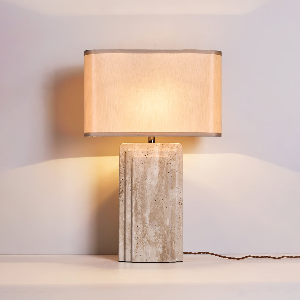 Cocare-bordlampe i travertin