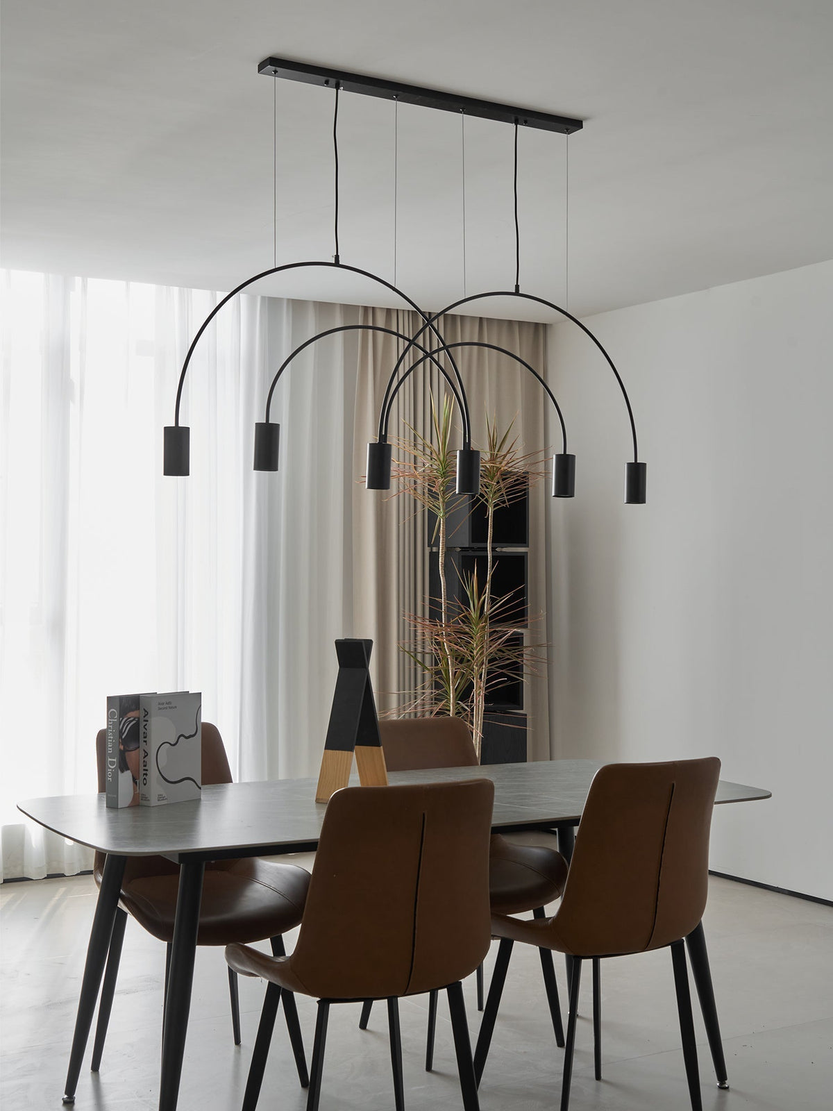 Candeeiro suspenso Noriel com cilindros sobrepostos, minimalista, para a sala de jantar