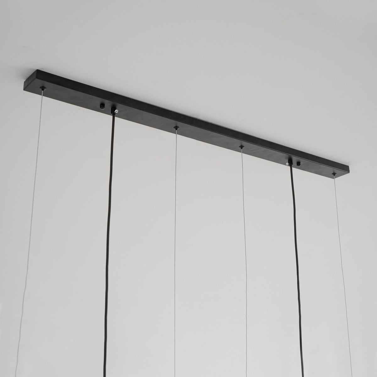 Candeeiro suspenso Noriel com cilindros sobrepostos, minimalista, para a sala de jantar
